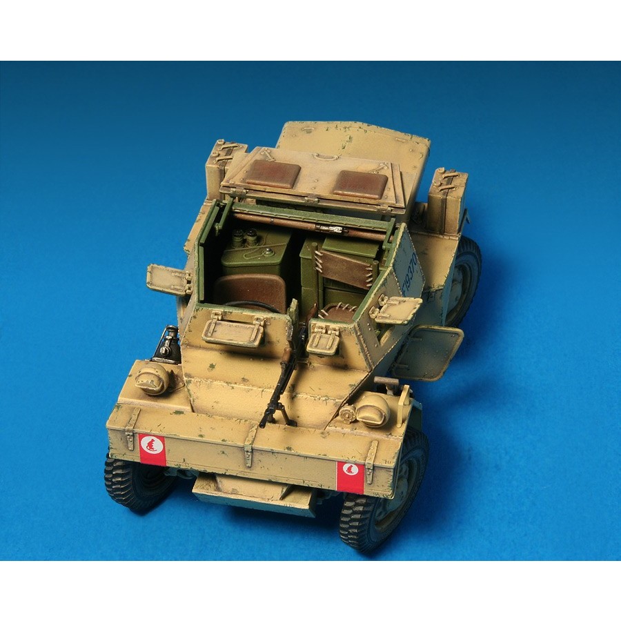 MiniArt Dingo Mk.Ib British Scout Car w/Crew (1:35)