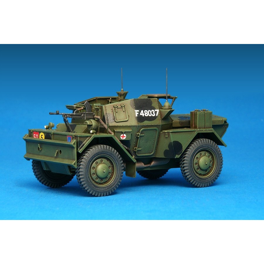 MiniArt Dingo Mk.III British Scout Car w/Crew (1:35)