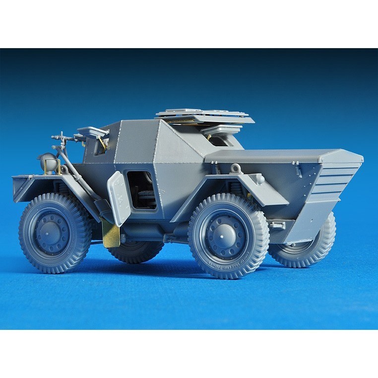 MiniArt Leichter Pz.Kpfw. Mk.I 202(e) w/Crew (1:35)