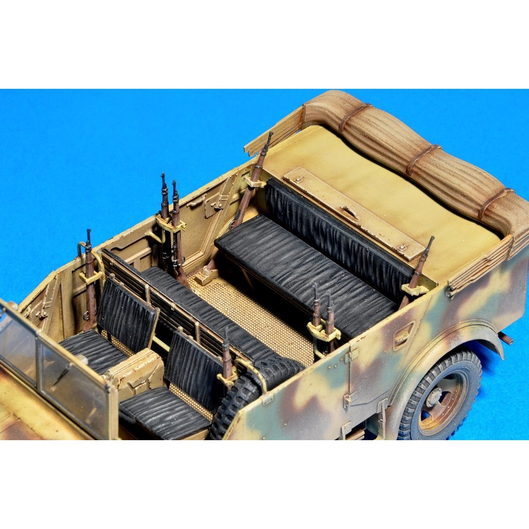 MiniArt Kfz.70 MB 1500A German 4x4 Car w/Crew (1:35)