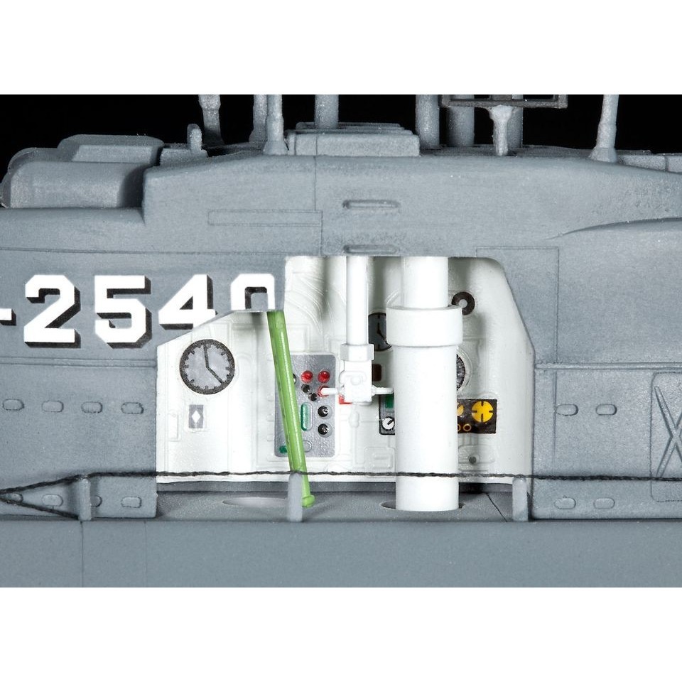Revell Deutsches U-Boot Type XXI with Interior (1:144)