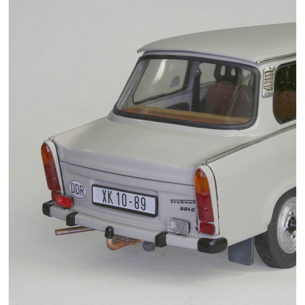 Revell Trabant 601 Universal